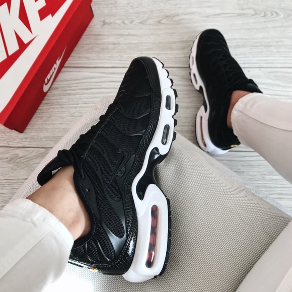 Nike Shoes - Nike air max plus